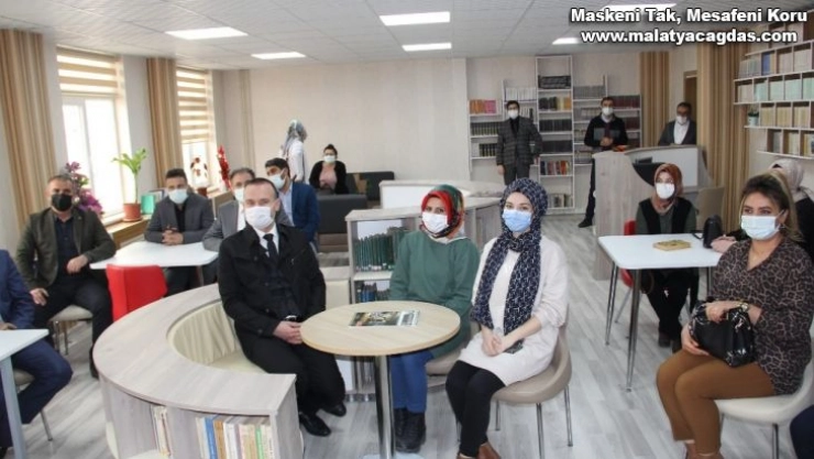 Ağrı'da 2 meslek lisesinde oluşturulan kütüphanelerin açılışı gerçekleştirildi