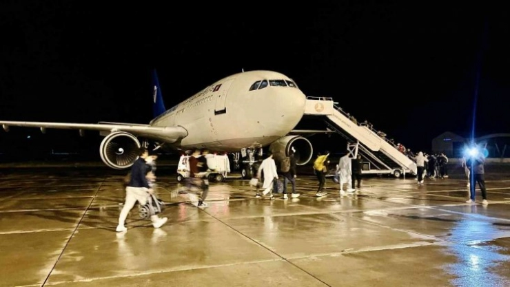 Ağrı'da sınır dışı edilen 227 Afgan göçmen uçakla ülkelerine gönderildi