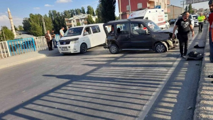 Ağrı'da trafik kazası: 2 yaralı