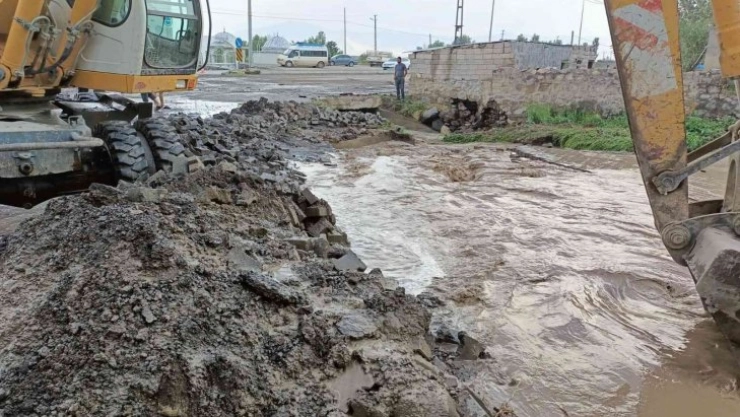 Ağrı'daki sel felaketinde 34 yapı hasar gördü