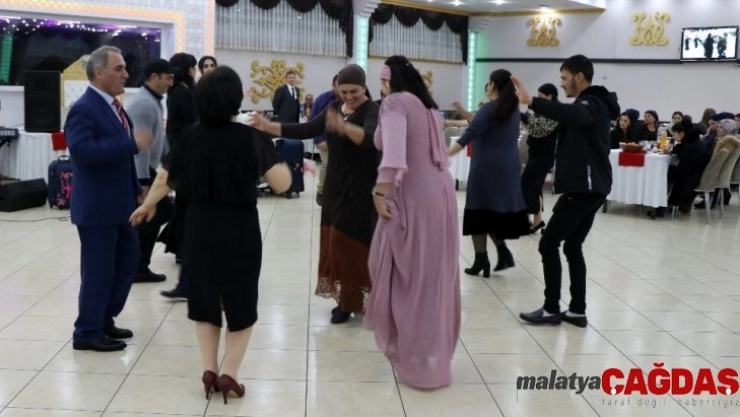 Ahıska Türkleri 'toy' geleneklerini Erzincan'da sürdürüyor