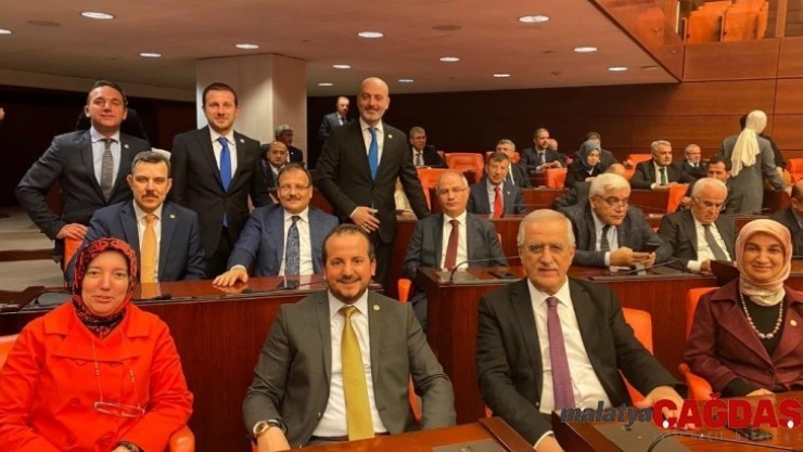 Ak Parti Bursa Milletvekillerinden bütçe pozu