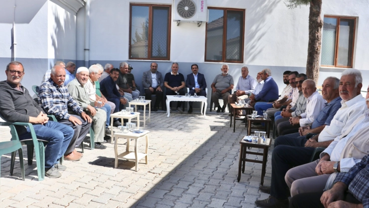 AK Parti Heyeti Yeniköy Mahallesi'nde Vatandaşlarla Buluştu