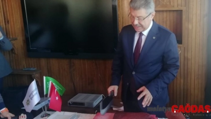 Akay: 'Pastırmayı hakkıyla Kayseri yapıyor, diğerleri de benzetmeye çalışıyordur'