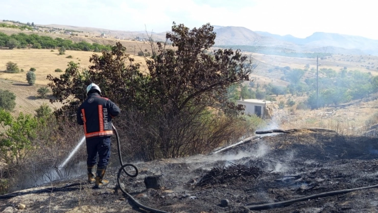 Akçadağ'da Bahçe Yangını Korkuttu