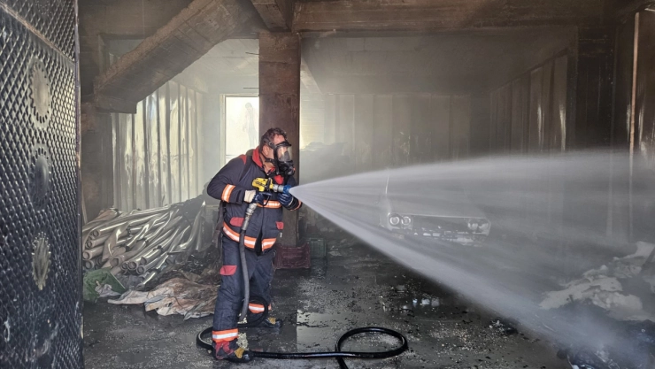 Akçadağ Ören Mahallesi'nde Depo Yangını: Maddi Hasar Meydana Geldi