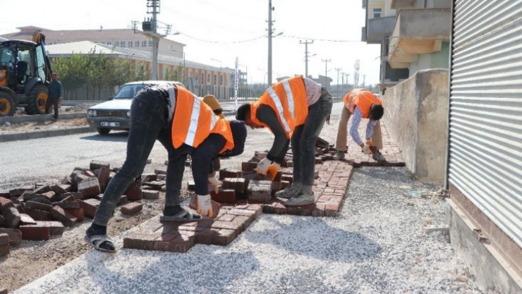 Akçakale'de üst yapı çalışmaları sürüyor