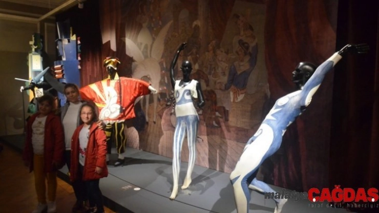 Akhisar Belediyesi çocukları sanatla buluşturmaya devam ediyor