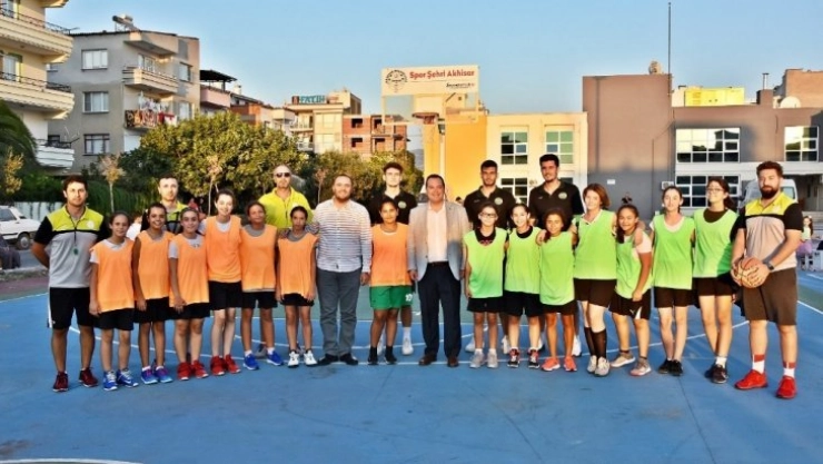 Akhisar sokaklarında basketbol coşkusu yaşandı