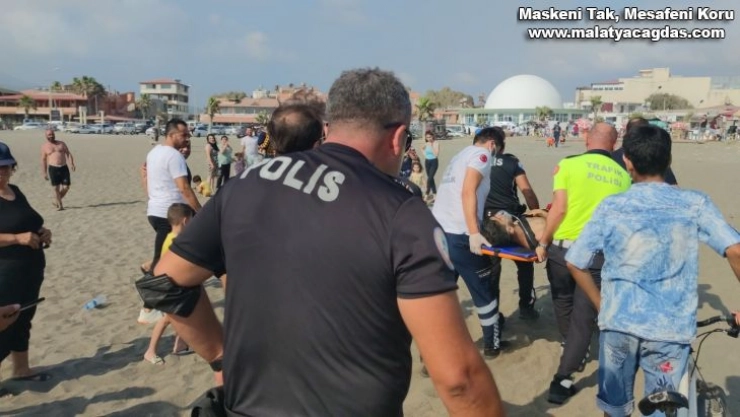 Akıntıya kapılan genç son anda kurtarıldı