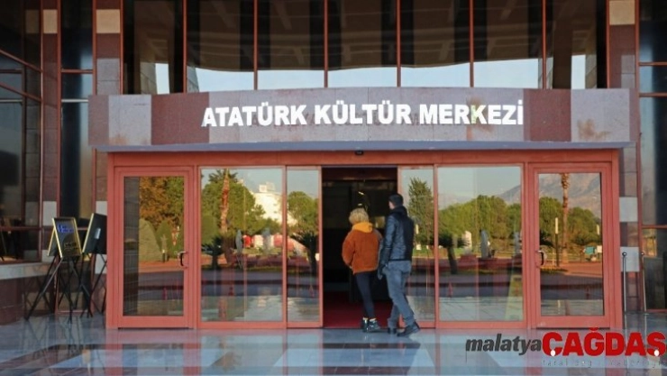 AKM'ye Atatürk Kültür Merkezi tabelası asıldı
