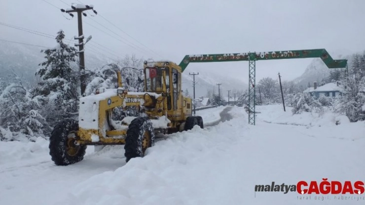 Akseki ve Elmalı'da kapanan mahalle yolları açıldı