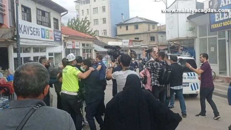 Akşener'in mitinginde arbede