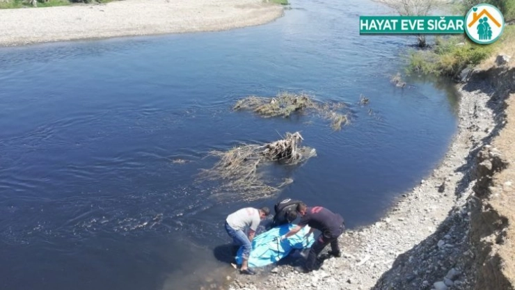 Aksu Çay'ından geçmek isteyen genç kız boğuldu