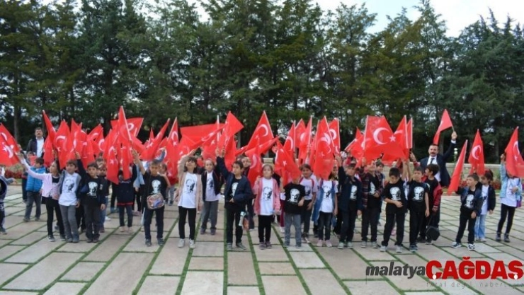 Akyurtlu öğrencilerden Anıtkabir'e ziyaret