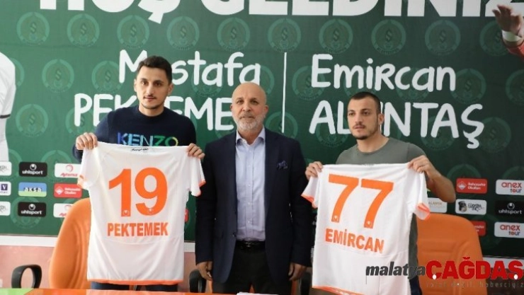 Alanyaspor Mustafa Pektemek ve Emircan Altıntaş'a resmi imzayı attırdı