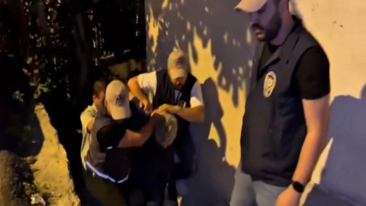 Alçak karikatürle ilgili gözaltına alınan 4 şüpheli adliyede