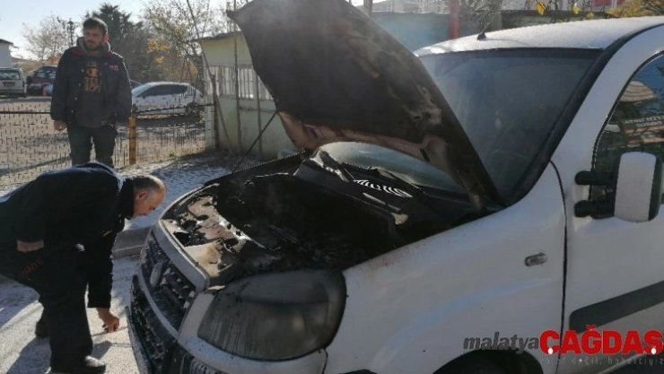 Alevlere teslim olan aracı küle dönmekten itfaiye kurtardı