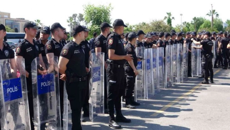 Alpaslan Kuytul, işadamı Koray Sarısaçlı'nın kaçırılması, hürriyetten tahdit, gasp, adam yaralamaya azmettirmek suçlamaları ile gözaltına alındı