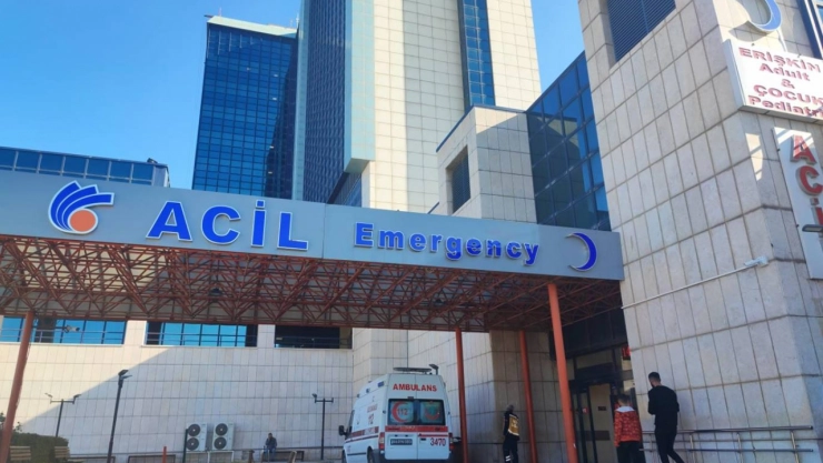 Altıncı kattan düşen işçi ağır yaralandı