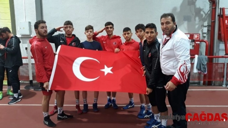 Altındağlı işitme engelli güreşçilerden 2 gümüş ve 2 bronz