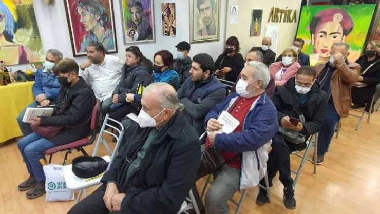 Altuntaş, 'Ötağçenin Sakinleri'ni imzaladı