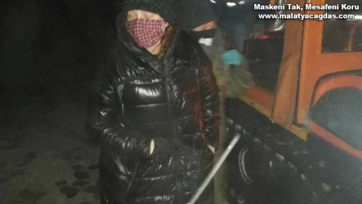 Amerika ve Kanadalı kadın turistler Nemrut Dağı'nda mahsur kaldı