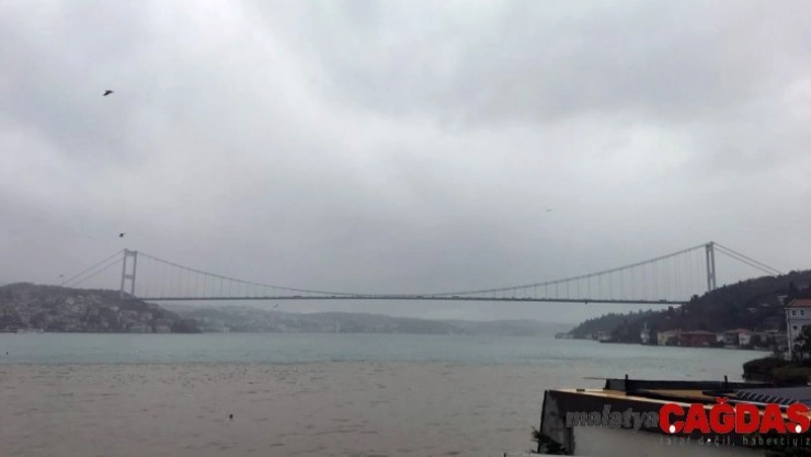 Anadolu Hisarı sahiline çamur aktı