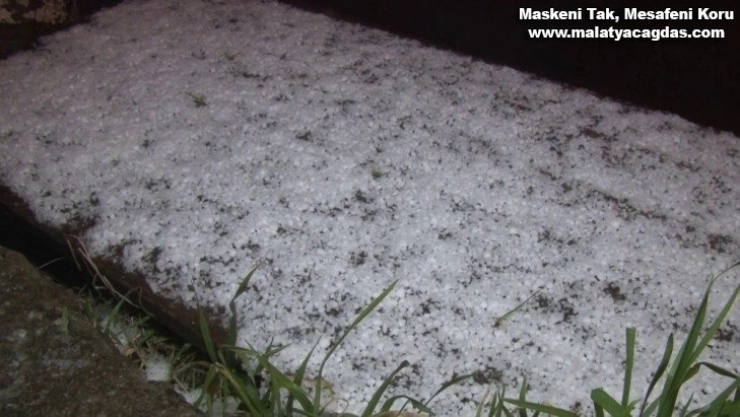 Anadolu Yakası'nda karla birlikte dolu yağışı etkili oldu