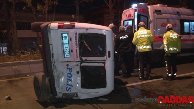 Ankara'da minibüs polis aracına çarptı: 2'si polis 4 yaralı