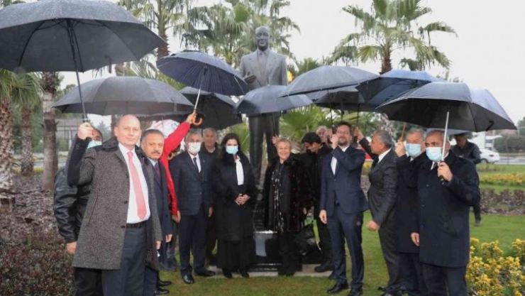 AOSB'ye Hacı Sabancı'nın büstü dikildi