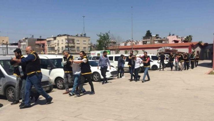 Araç çalıp 1 milyon lira gasp eden 3 zanlı tutuklandı