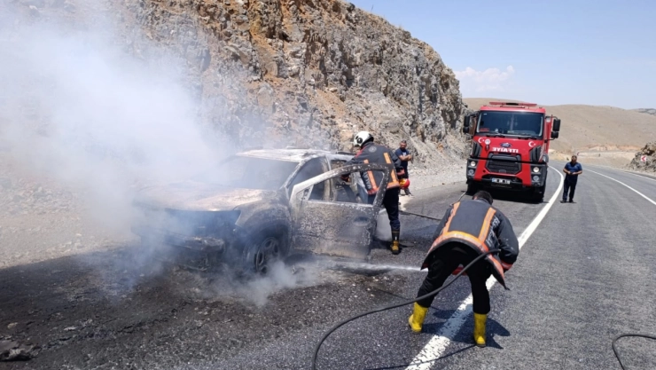 Araç Yangını: Maddi Hasar Meydana Geldi