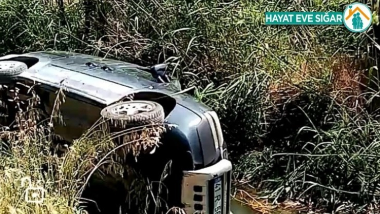 Direksiyon hakimiyetini kaybetti dereye yuvarlandı