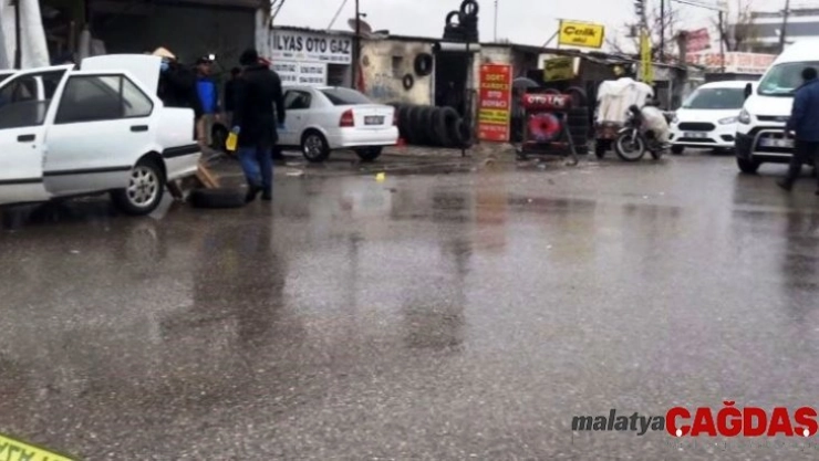 Araçtaki iki kardeşe silahlı saldırı: 1 ölü, 1 yaralı