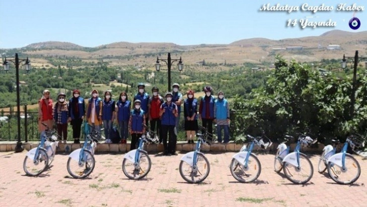 Arapgir'de bisikletli maske dağıtımı