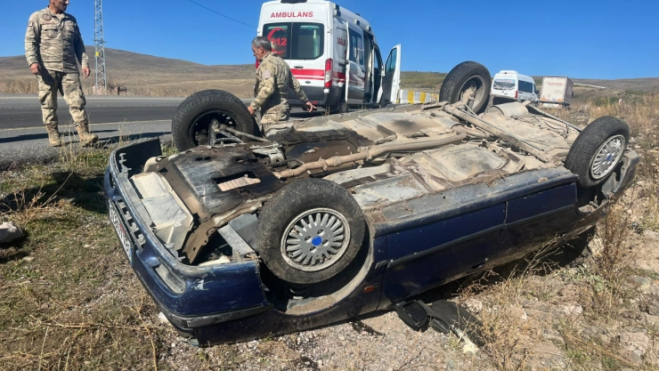 Ardahan'da devrilen otomobildeki 4 kişi yaralandı