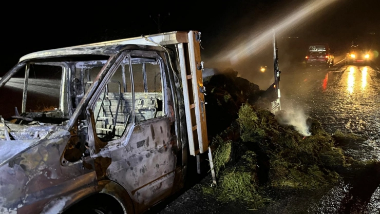 Arguvan'da Yonca Yüklü Araç Alev Aldı