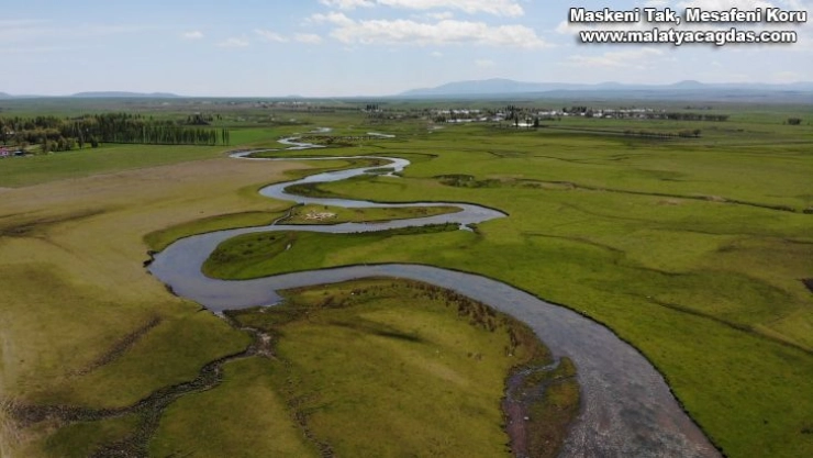 Arpaçay Menderesleri görsel şölen sunuyor