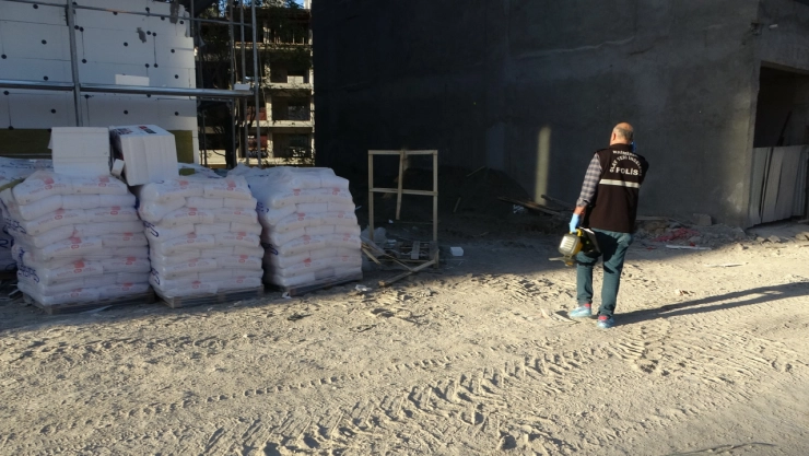 Asansör boşluğuna düşen işçi yaralandı