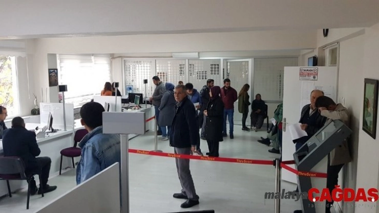 Asılsız söylentiler, İlçe Nüfus Müdürlüğü'ndeki yoğunluğu arttırdı