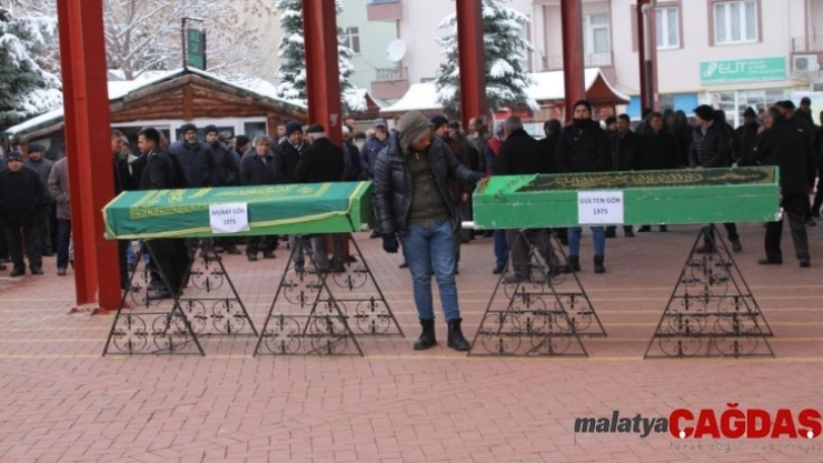 Asker ziyareti sonrası kazada hayatını kaybeden karı-koca, son yolculuklarına uğurlandı
