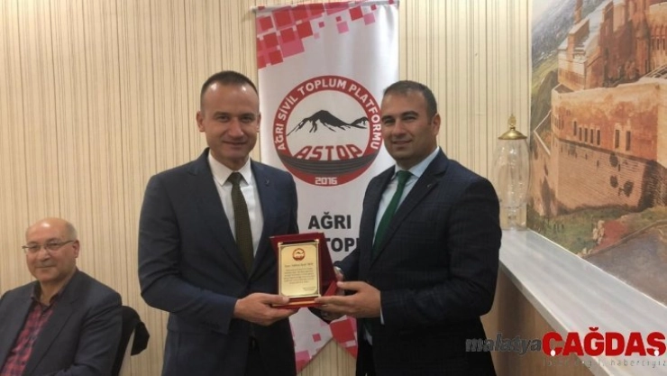 ASTOP'tan Emektar Öğretmenleri Duygulandıran Program