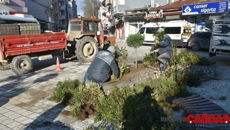 Atatürk Meydanı çiçek bahçesine dönüştü