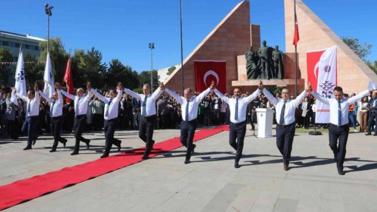 Atatürk Üniversitesi 65'nci akademik yılı düzenlenen çeşitli etkinliklerle açıldı