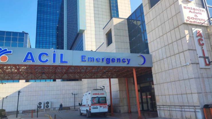 Aydınlatma direği üzerine düşen işçi yaralandı