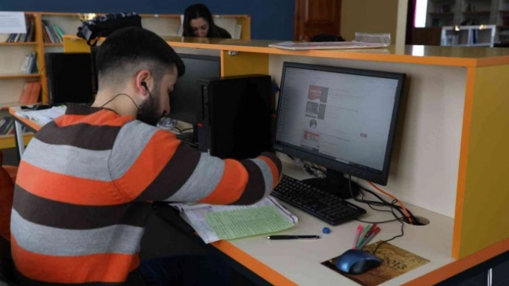 Aynalı Köşk Bilgi Evi öğrencilerin hizmetinde