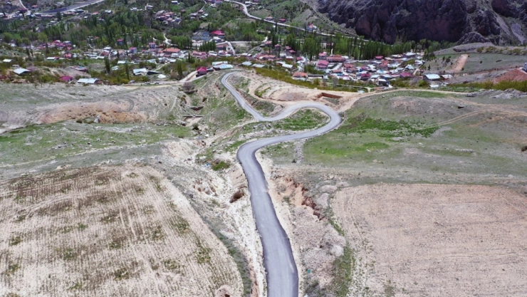 Ayvalı Mahallesi'nin 36 yıllık yol sorunu çözüldü