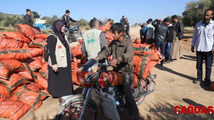 Azez'de Suriyelilere kış yardımı