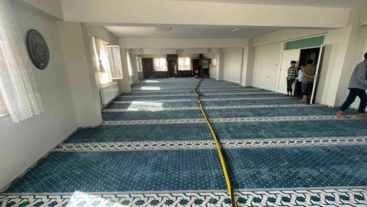 Bağlar Belediyesinden ibadethanelere temizlik hizmeti